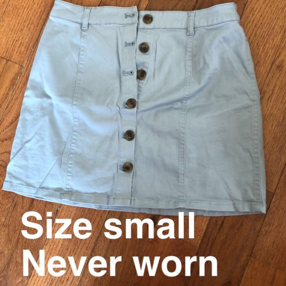 Small jean skirt never worn